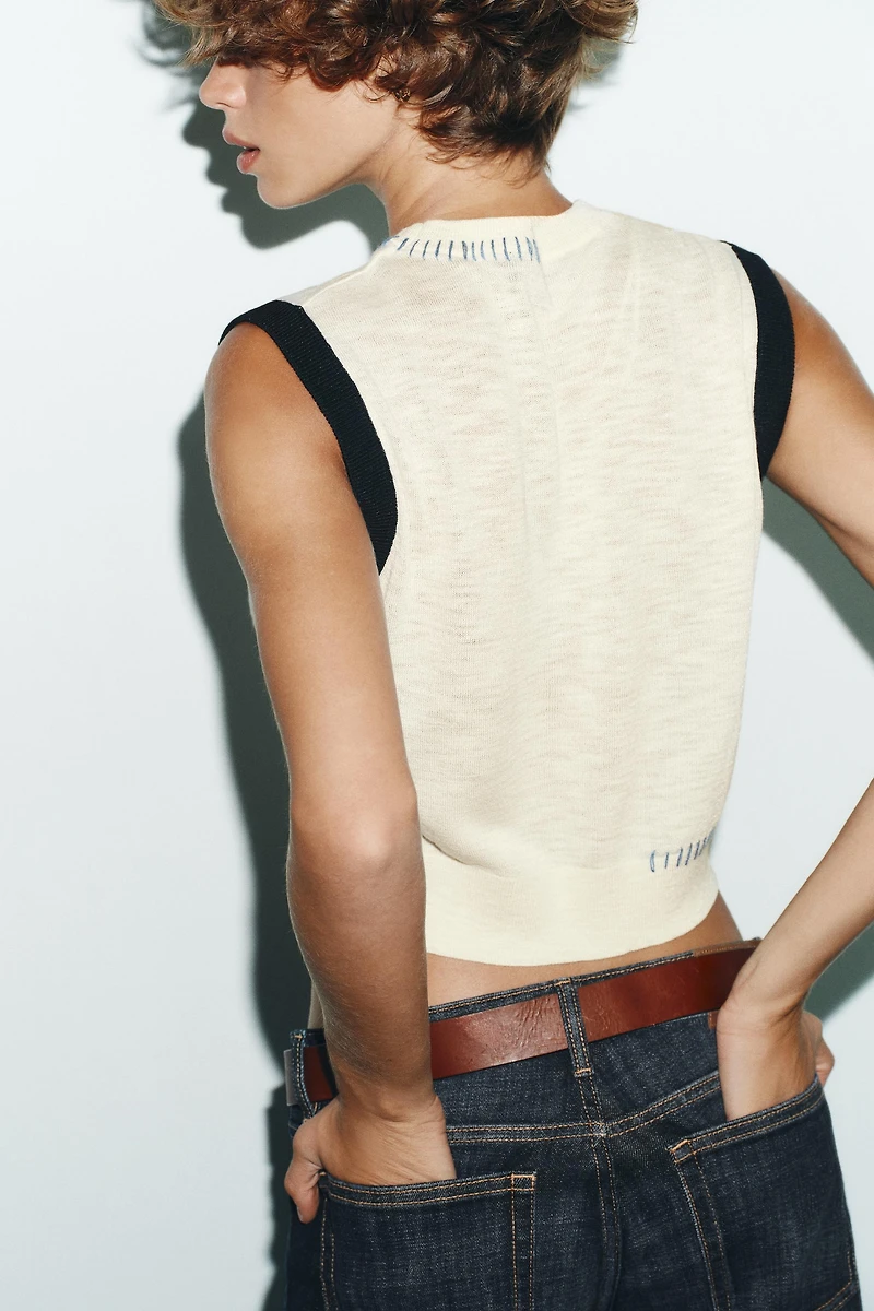 CONTRAST KNIT TOP