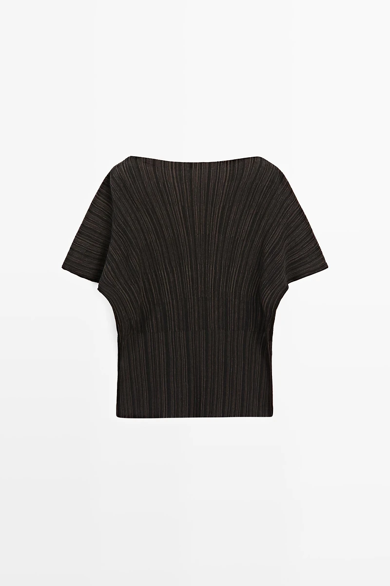 Total look pleated top with striped detail