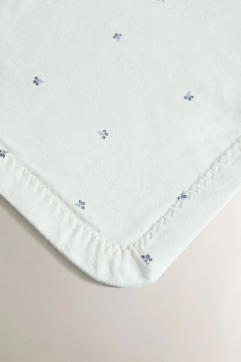 BABY FLEECE BLANKET WITH FLOWERS
