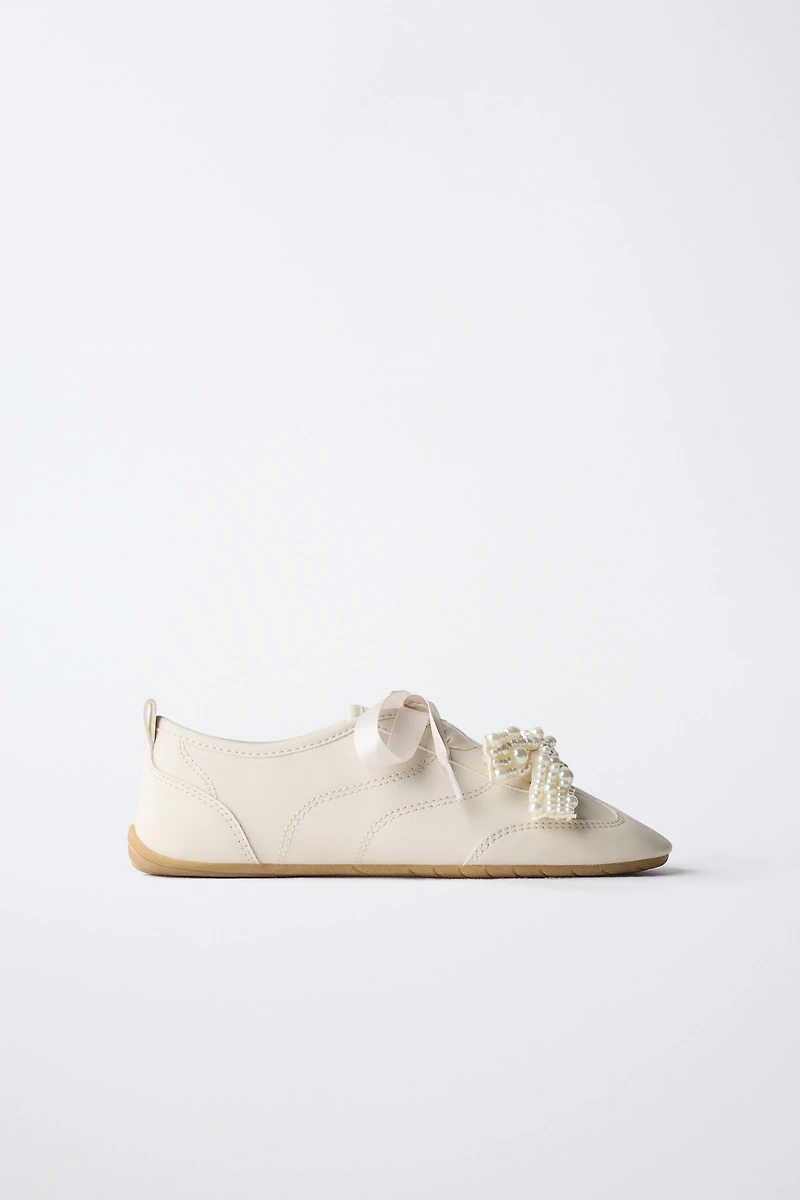 ATHLETIC SHOES WITH BOWS