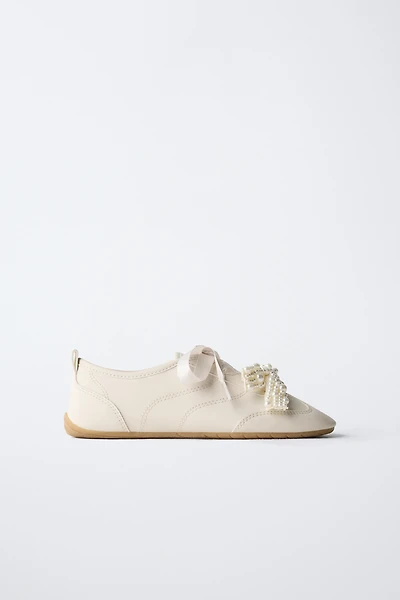 ATHLETIC SHOES WITH BOWS