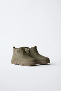 RUBBERIZED BOOTS