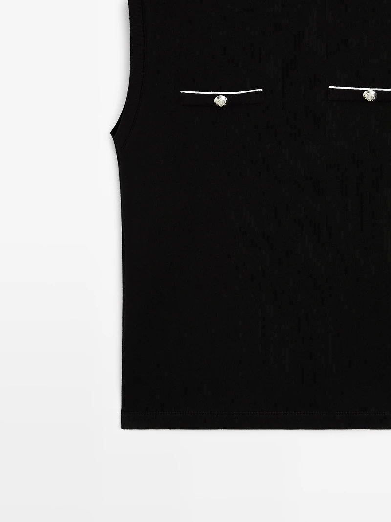 Sleeveless top with pocket details