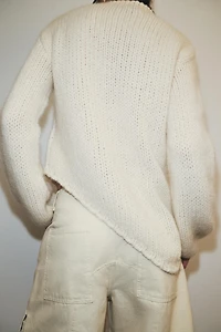 PULL EN MAILLE À BAS ASYMÉTRIQUE