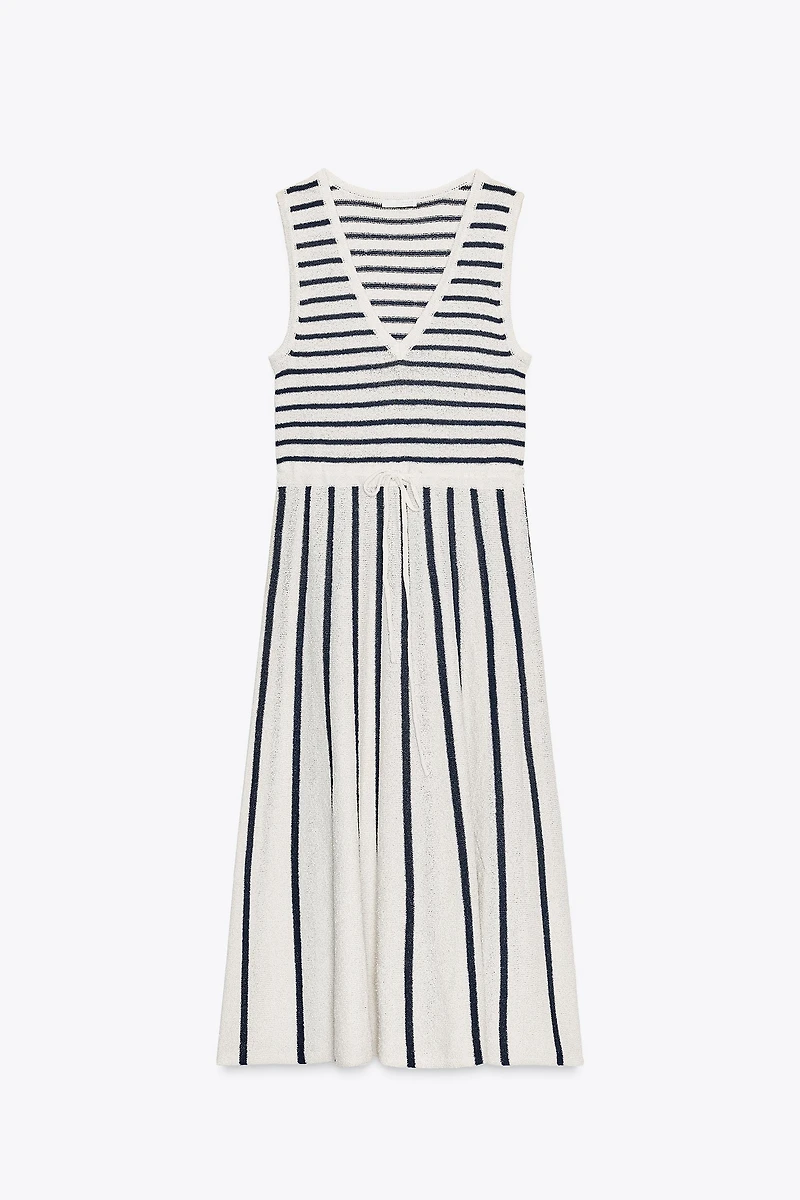 ROBE EN MAILLE COUPÉE RAYURES