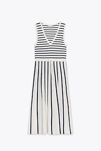 ROBE EN MAILLE COUPÉE RAYURES