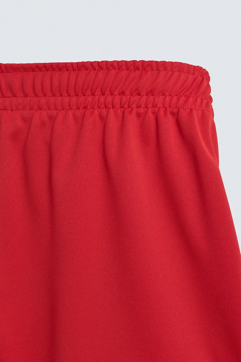 SHORTS WITH CONTRAST PIPING