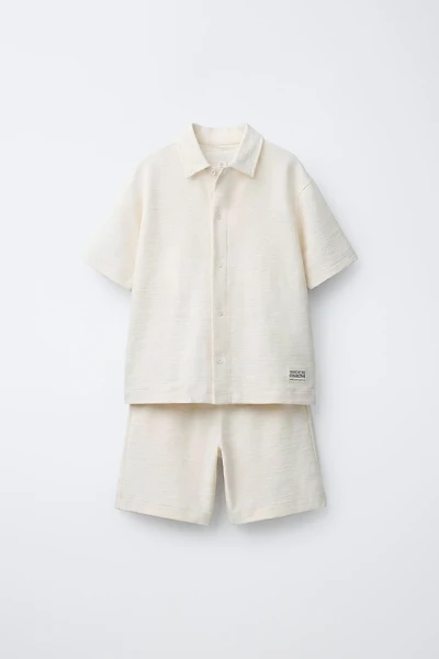 SHIRT AND BERMUDA SHORTS SET WITH TEXTURED LABEL