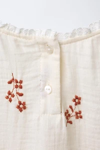 LACE EMBROIDERED FLOWER BLOUSE