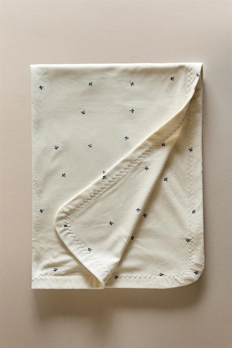 BABY FLEECE BLANKET WITH FLOWERS