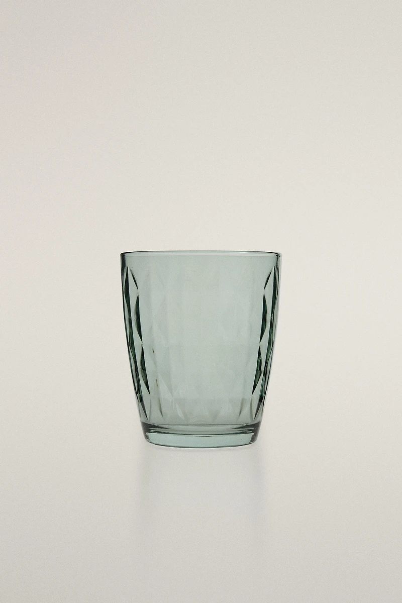 TUMBLER WITH RAISED DIAMOND DESIGN