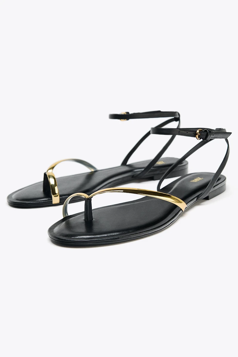 FLAT SANDALS WITH DETAIL