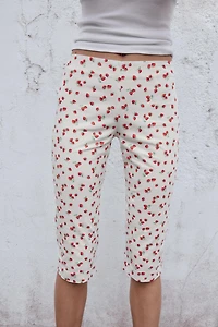 STRAWBERRY PRINT CAPRI PANTS