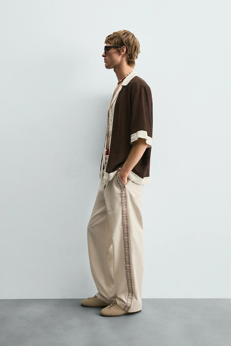 PANTALON BANDE BRODÉE