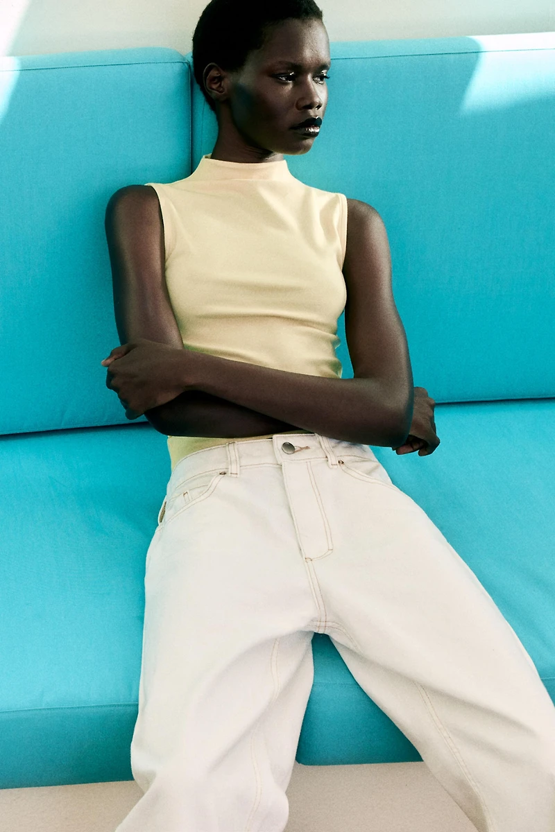SLEEVELESS TOP