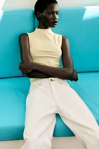 SLEEVELESS TOP