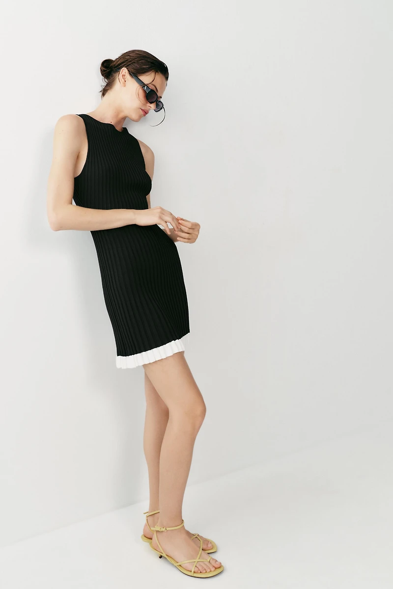 ROBE COURTE EN MAILLE CÔTELÉE