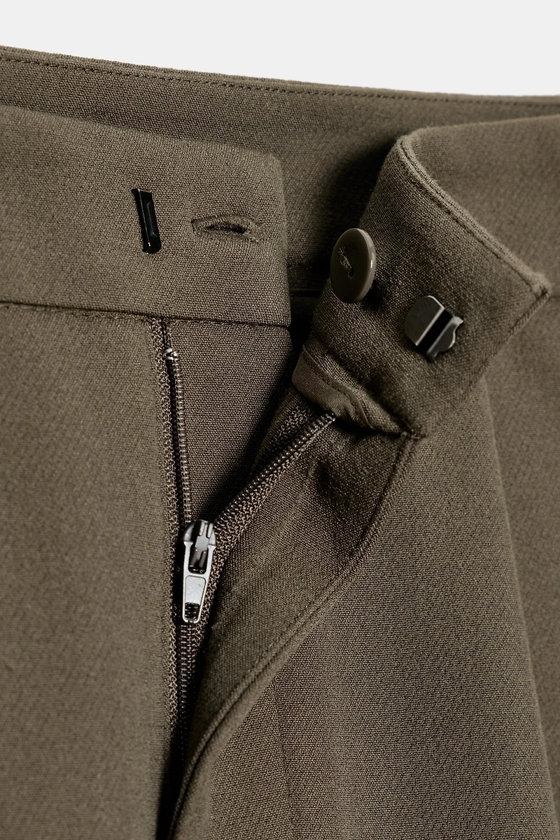 PLEATED TAPERED PANTS