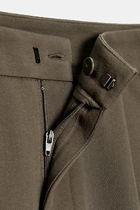 PLEATED TAPERED PANTS