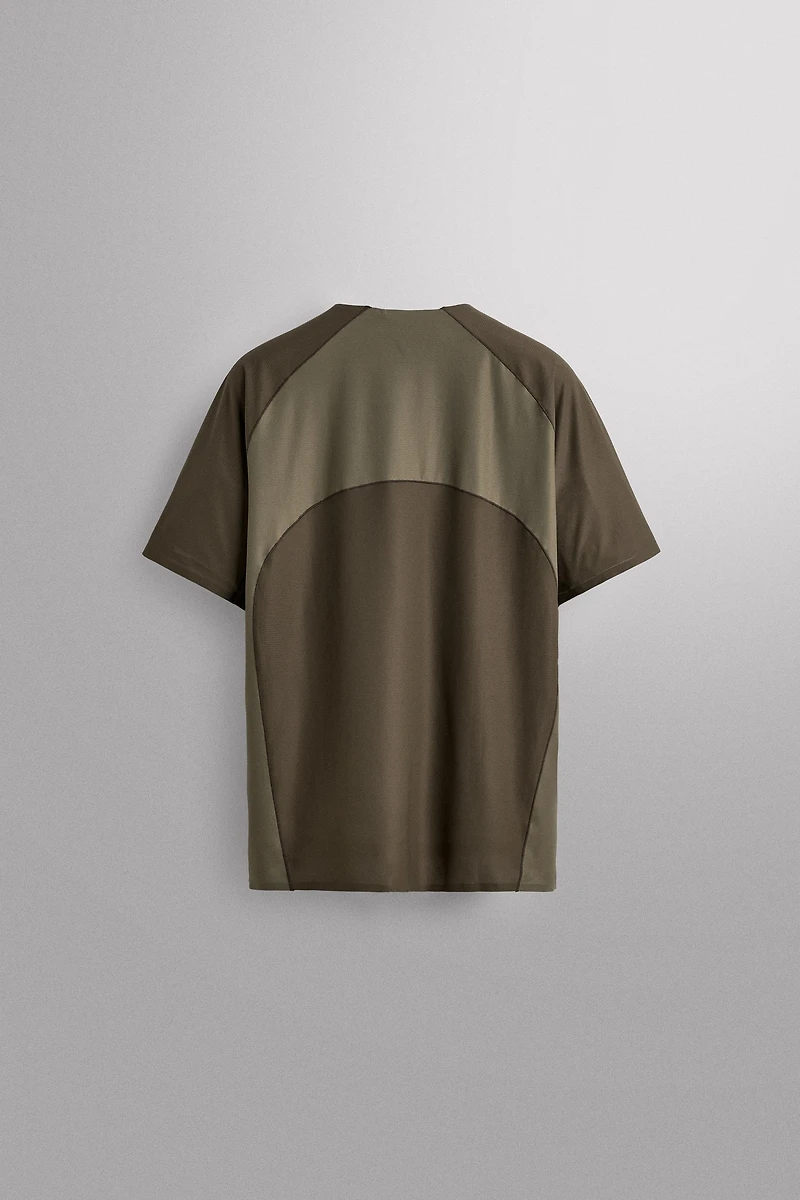 COLORBLOCK TEXTURED TECHNICAL T-SHIRT