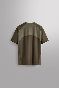 COLORBLOCK TEXTURED TECHNICAL T-SHIRT