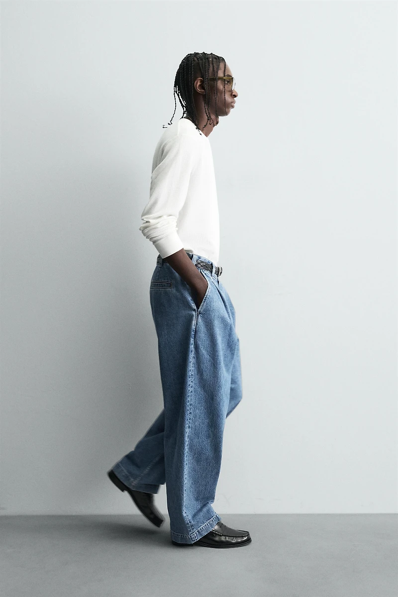 PLEATED WIDE FIT JEANS