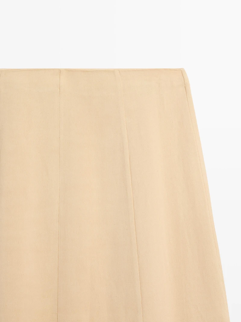 Flowing flared skirt