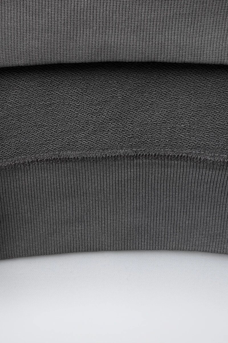 SWEAT TEINT EN PIÈCE ÉTIQUETTE