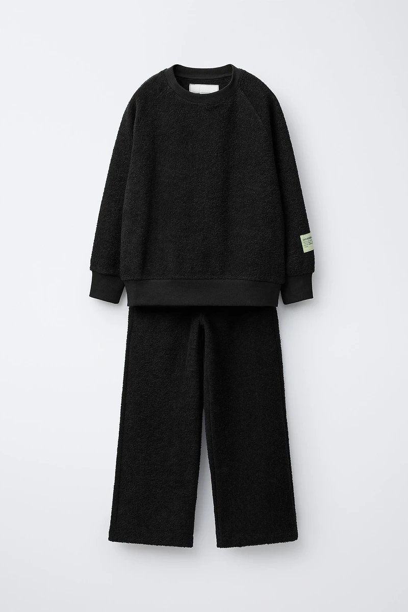 SWEATSHIRT AND WIDE LEG PANTS WITH TEXTURED LABEL SET