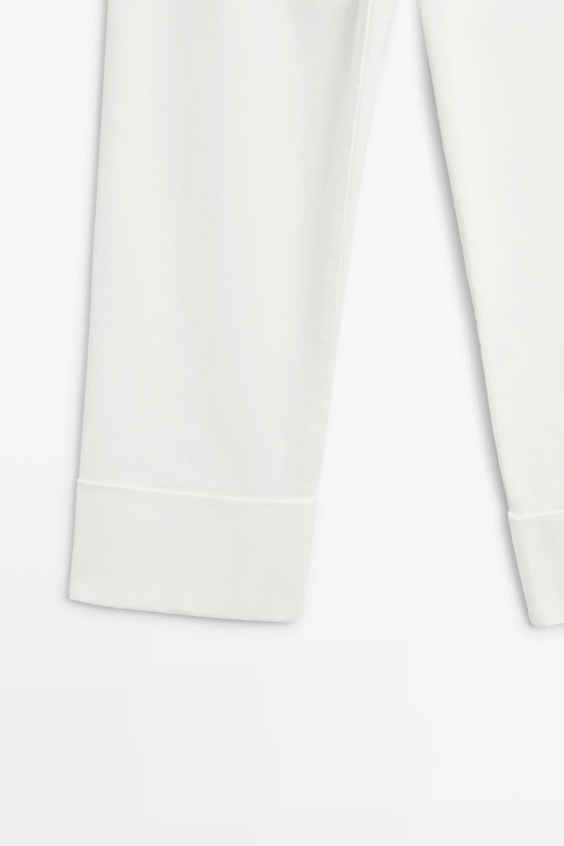 Mid-waist capris with turn-up hems