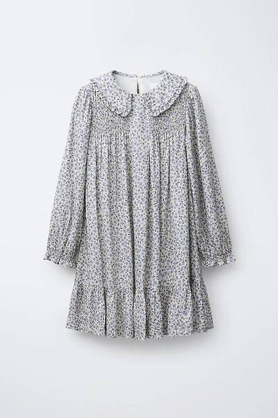 ROBE À FLEURS ET VOLANTS