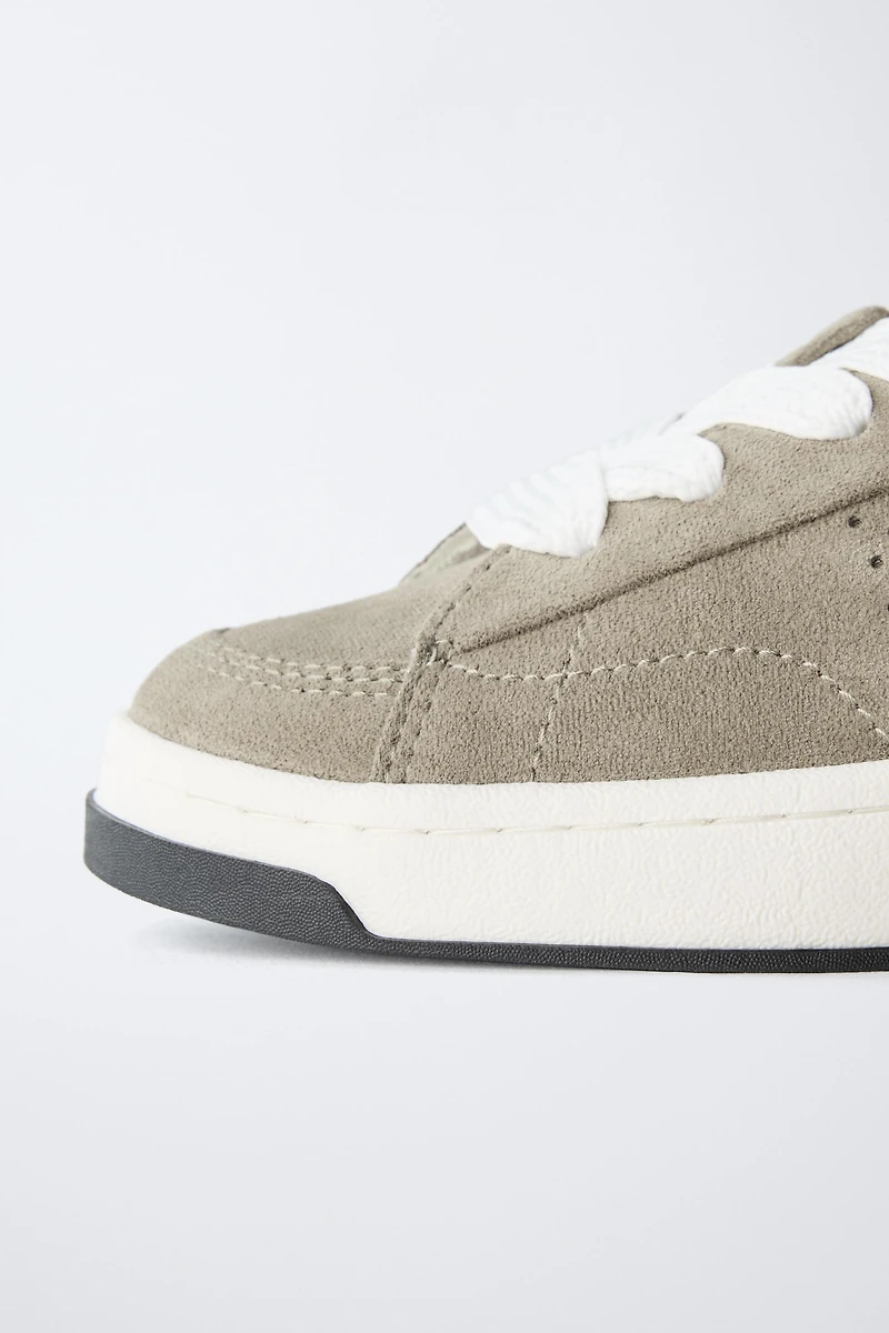SKATER SNEAKERS