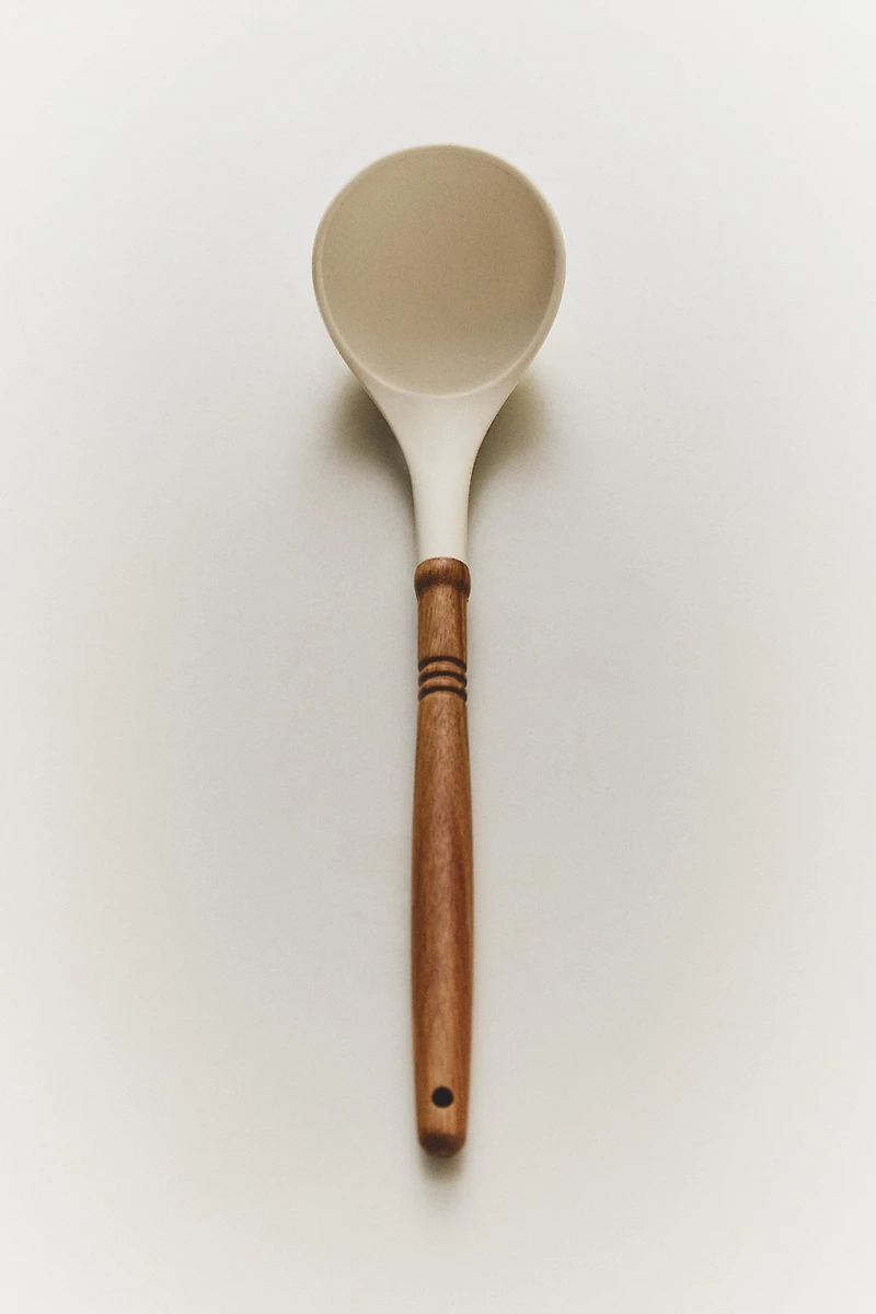 SILICONE AND WOODEN LADLE