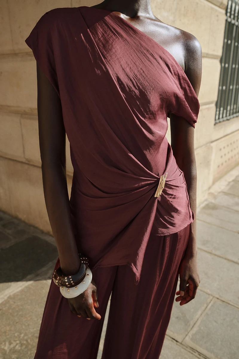 ASYMMETRIC TRIM TOP
