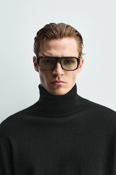 LUNETTES DE SOLEIL CARRÉES