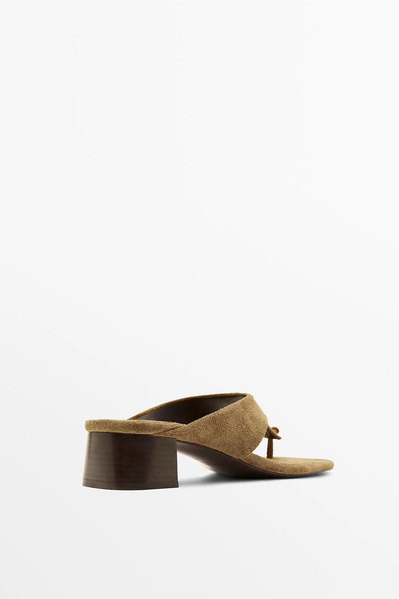 Heeled sandals with knot