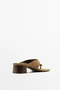 Heeled sandals with knot