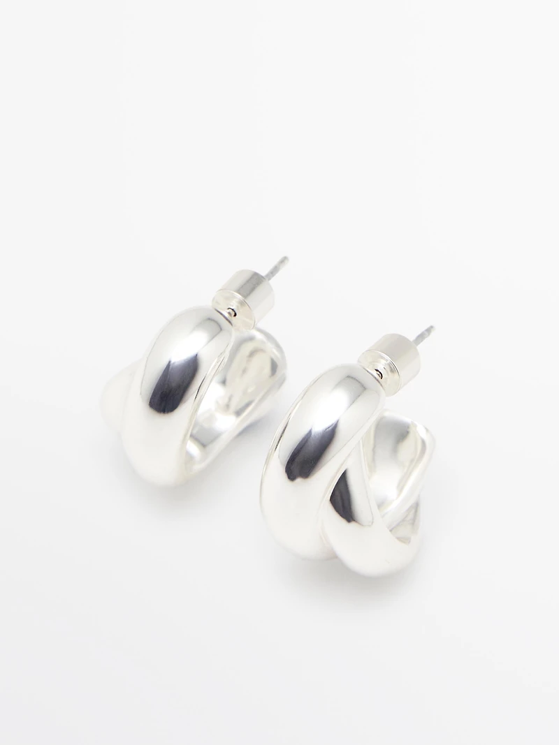 Boucles d’oreilles anneaux enveloppantes