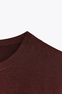 T-SHIRT AJUSTÉ À MANCHES COURTES