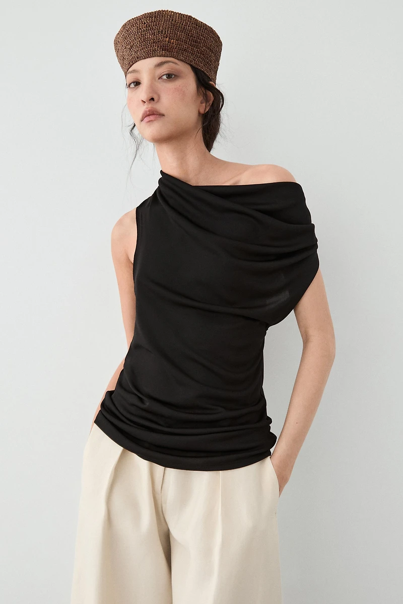 Flowing top with knot detail