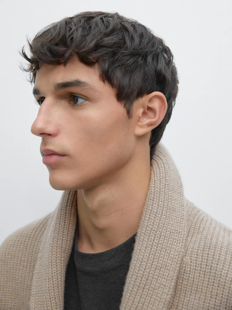 Collared knit cardigan