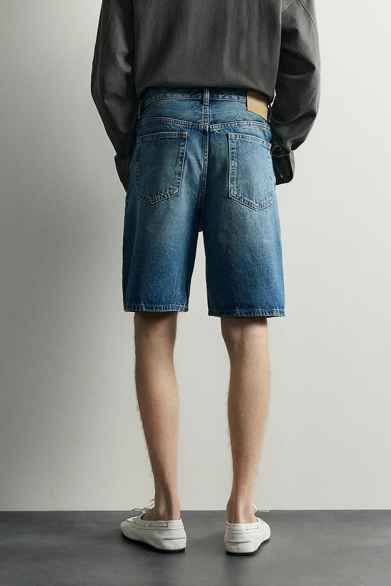 STRAIGHT FIT DENIM SHORTS