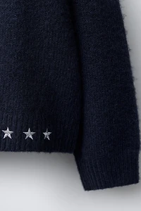 GILET EN MAILLE AVEC INSCRIPTION CONTRASTE