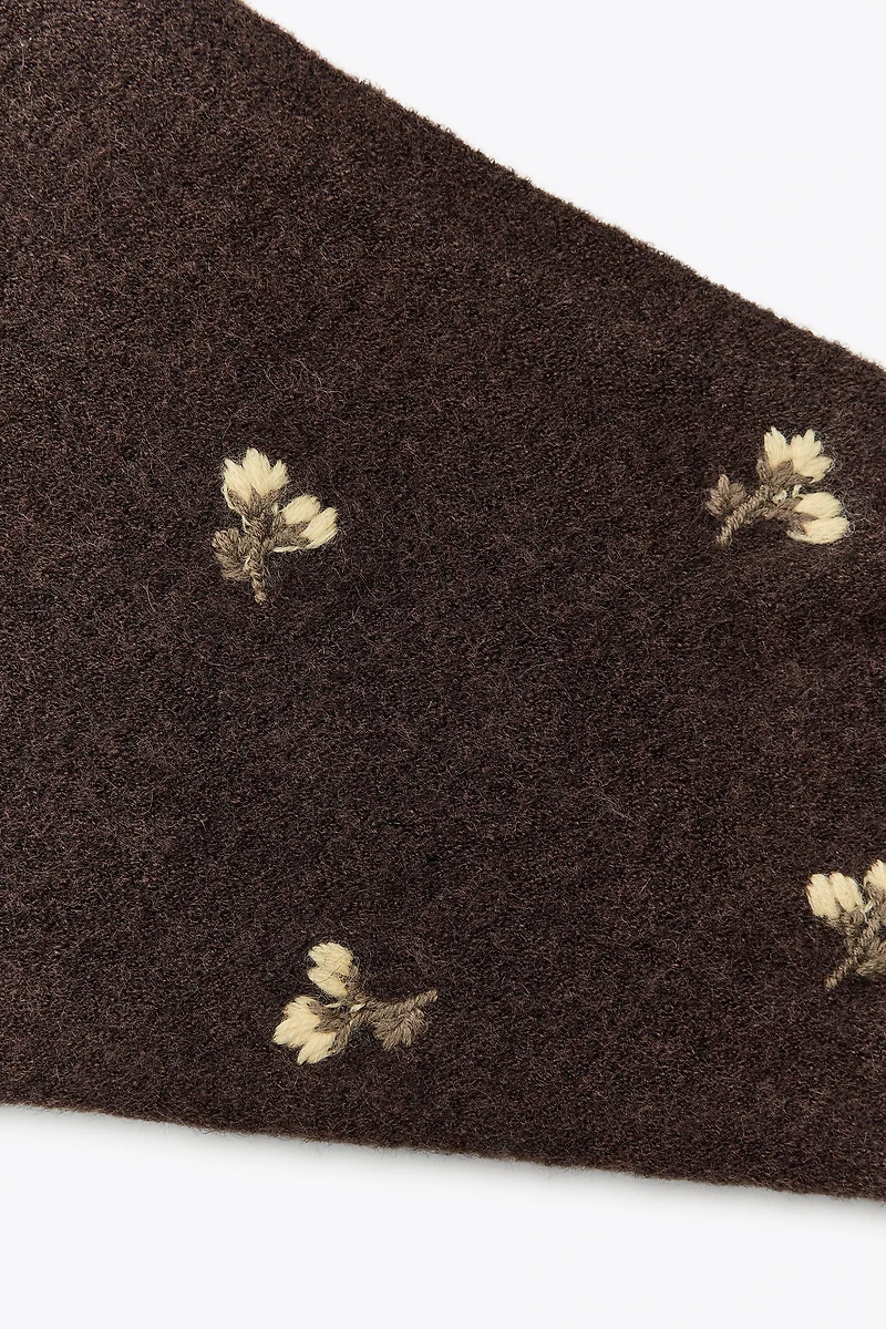 FLORAL EMBROIDERY KNIT BANDANA