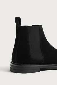 LEATHER CHELSEA BOOTS
