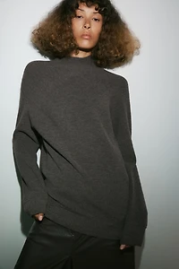 PULL EN MAILLE À COL MONTANT