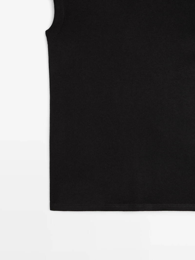 Drop sleeve T-shirt with button details