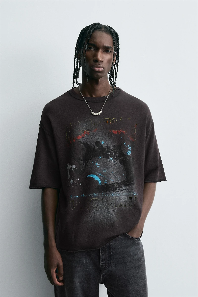 T-SHIRT EN MAILLES IMPRIMÉ DÉLAVÉ