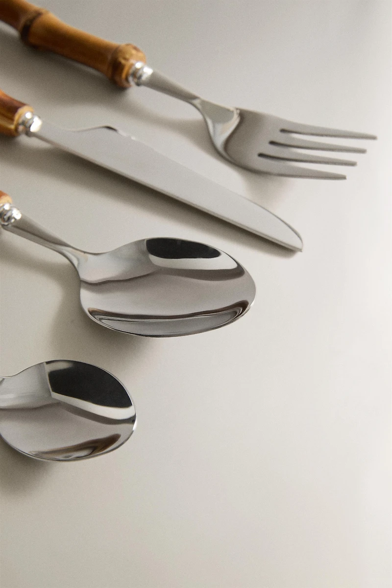 4-PIECE CUTLERY SET WITH BAMBOO HANDLE