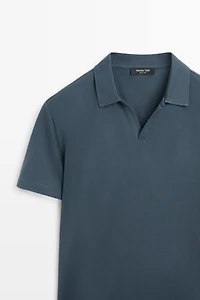 Micro-textured V-neck piqué polo shirt